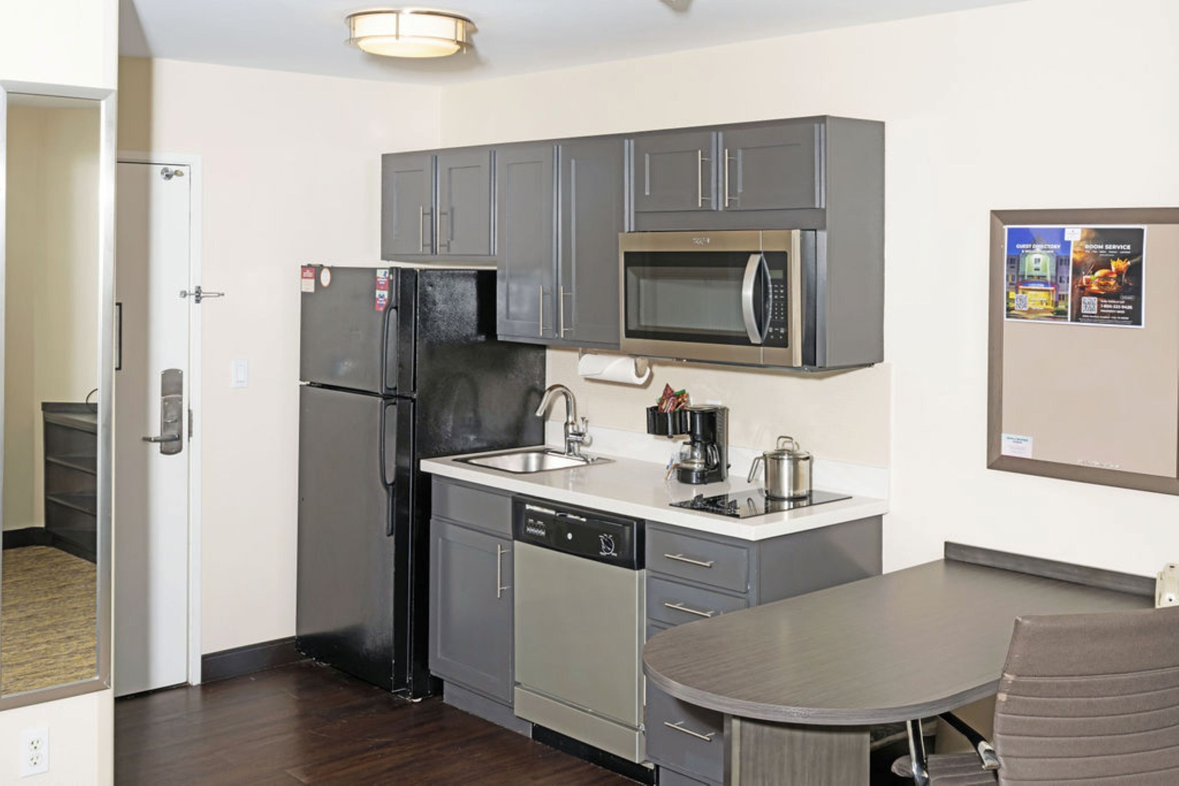 Premium bedding, in-room safe, desk, laptop workspace