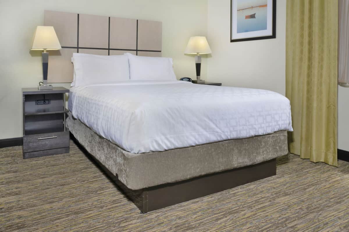 Premium bedding, in-room safe, desk, laptop workspace