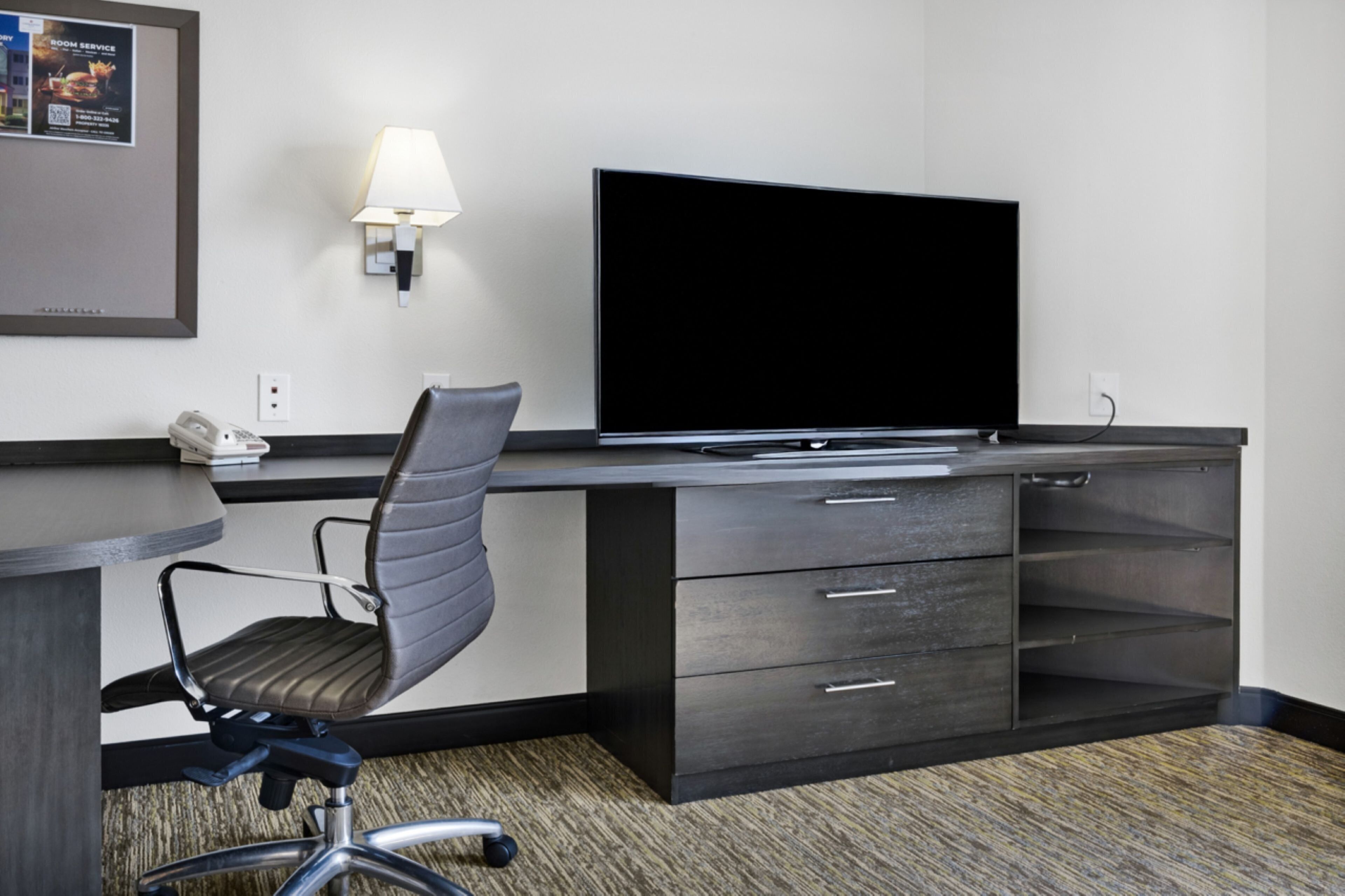 Premium bedding, in-room safe, desk, laptop workspace