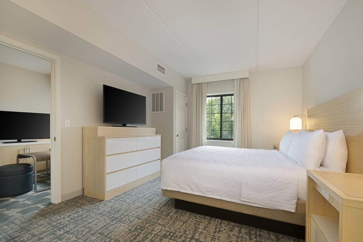 Premium bedding, pillow-top beds, in-room safe, desk