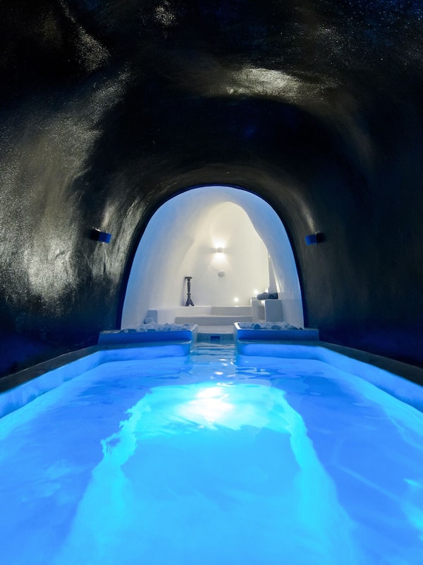 Grand Villa, Jetted Tub | Premium bedding, down comforters, pillowtop beds, in-room safe