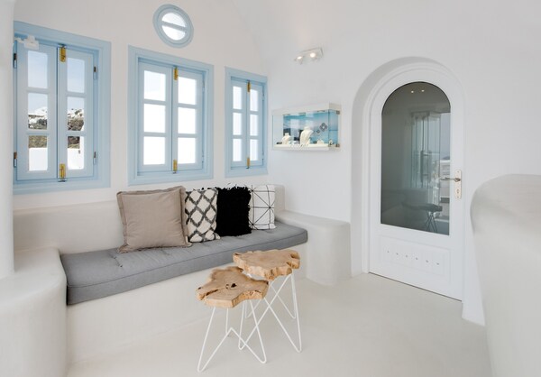 Dana Villas & Infinity Suites - Santorini
