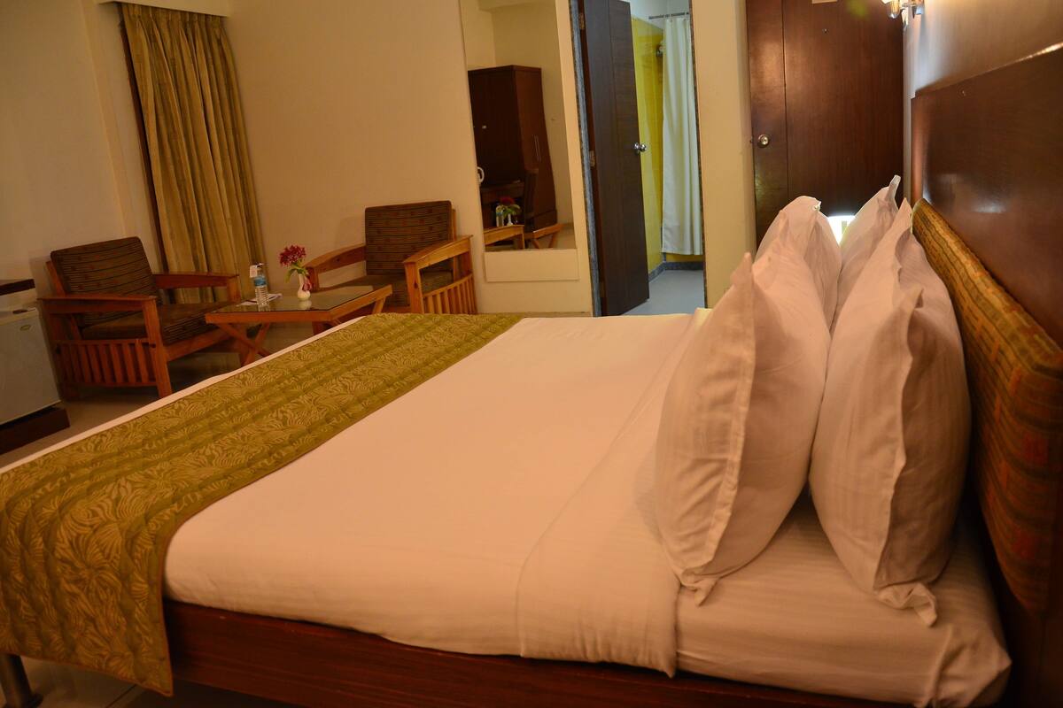 Premium bedding, in-room safe, desk, individually furnished