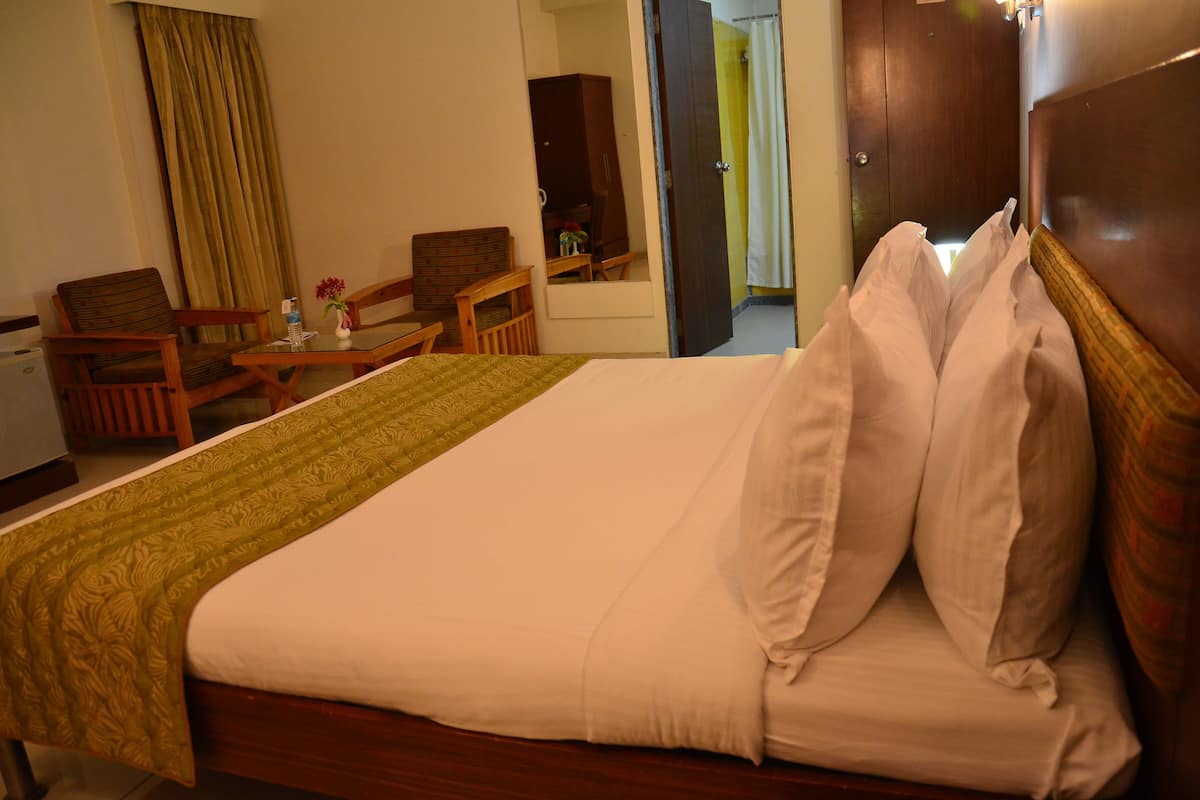 Premium bedding, in-room safe, individually furnished, desk