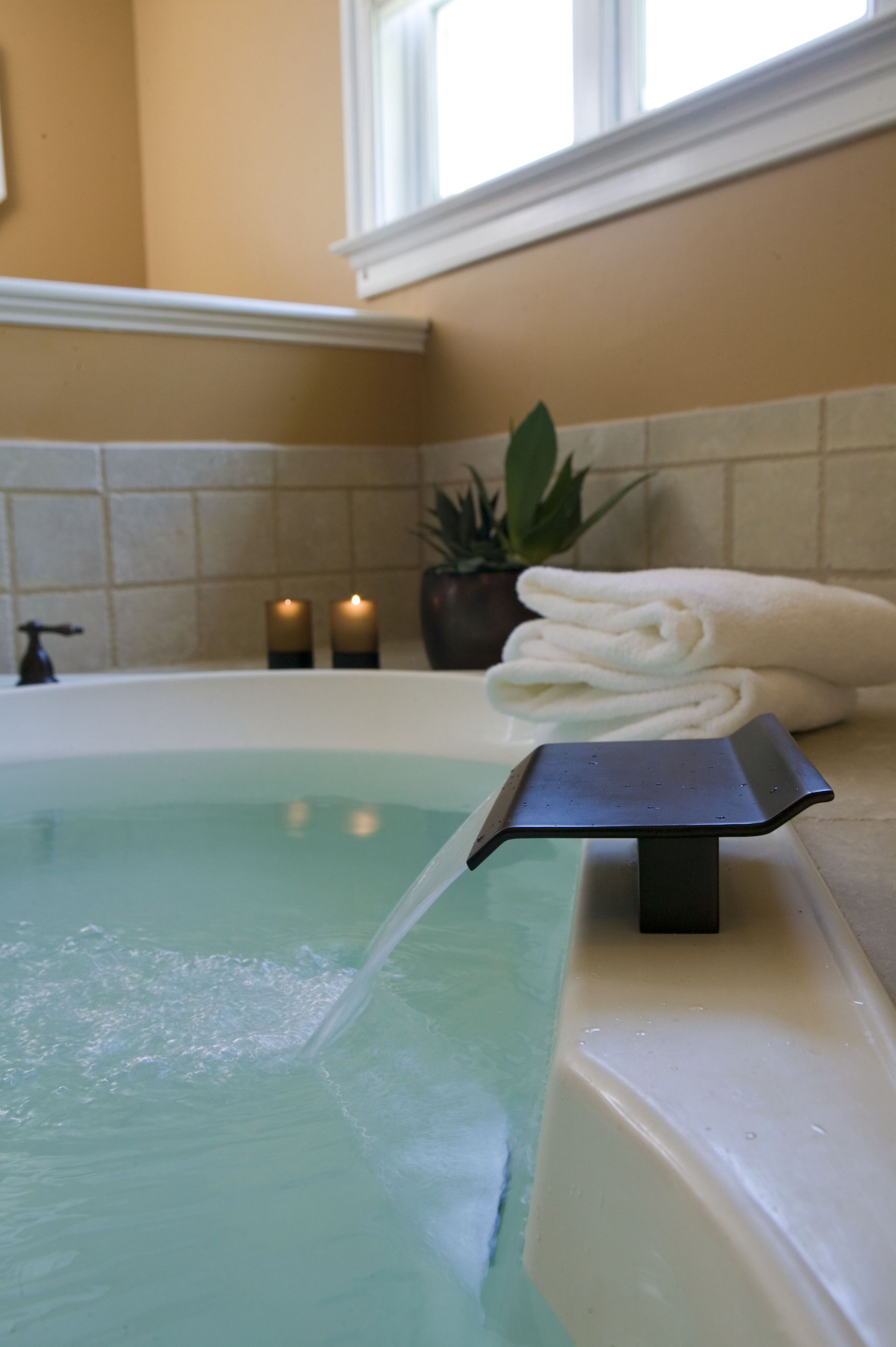 deep-soaking bathtub