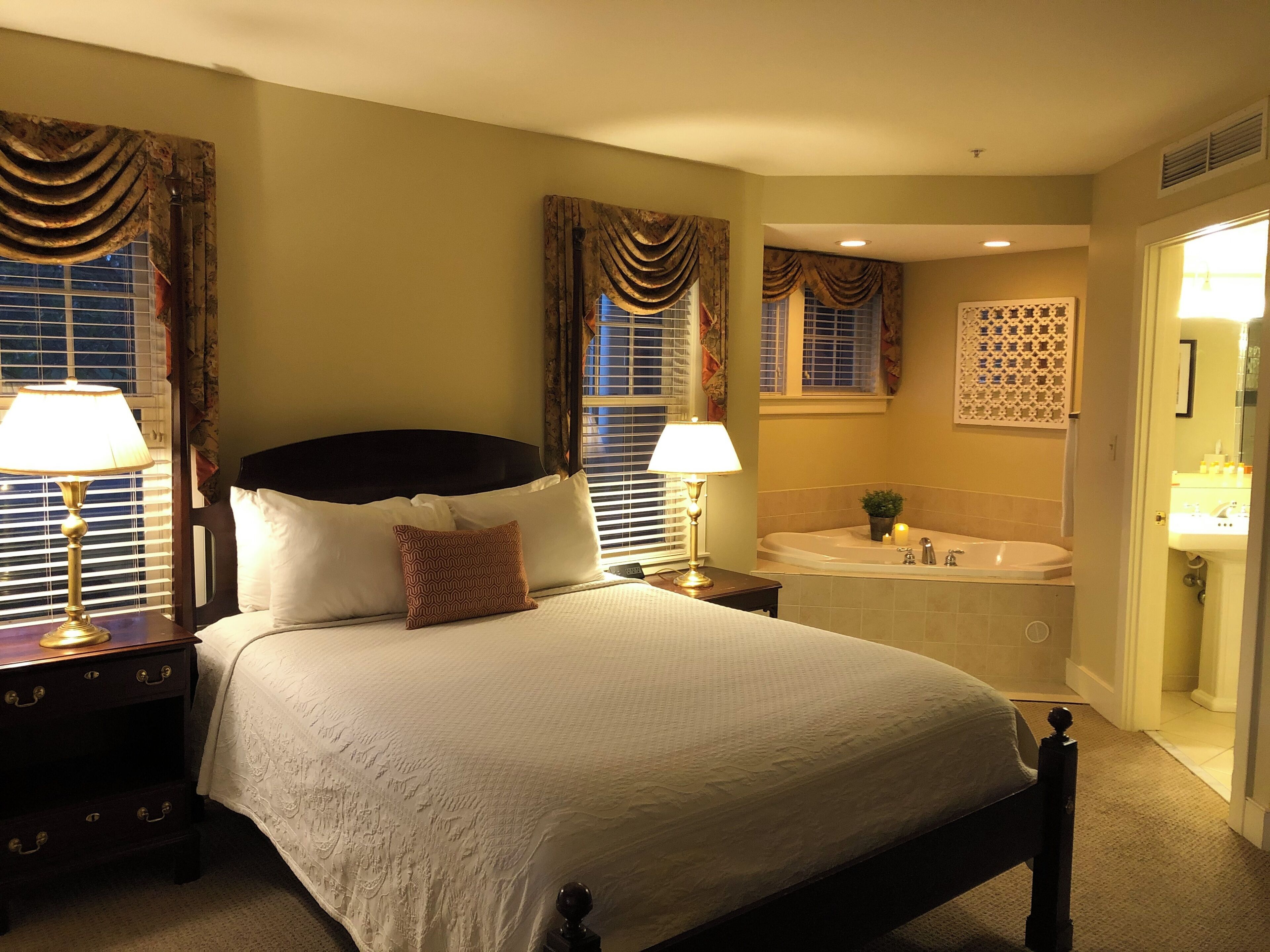 Suíte, 1 cama Queen e sofá-cama, varanda | Roupas de cama antialérgicas, escrivaninha