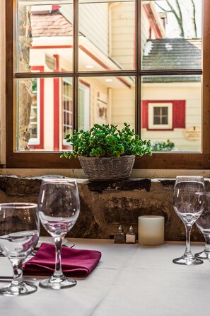 Aperto a colazione e pranzo, cucina americana, con vista sul giardino