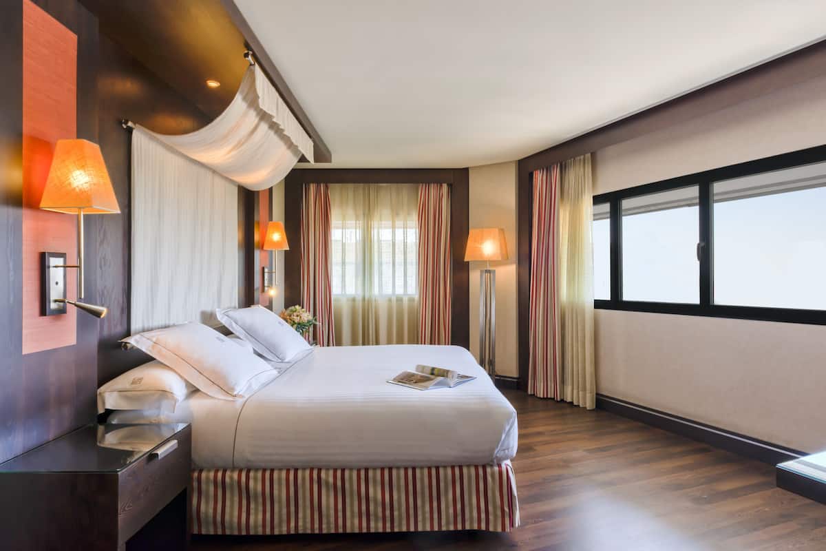 down duvets, minibar, in-room safe, desk