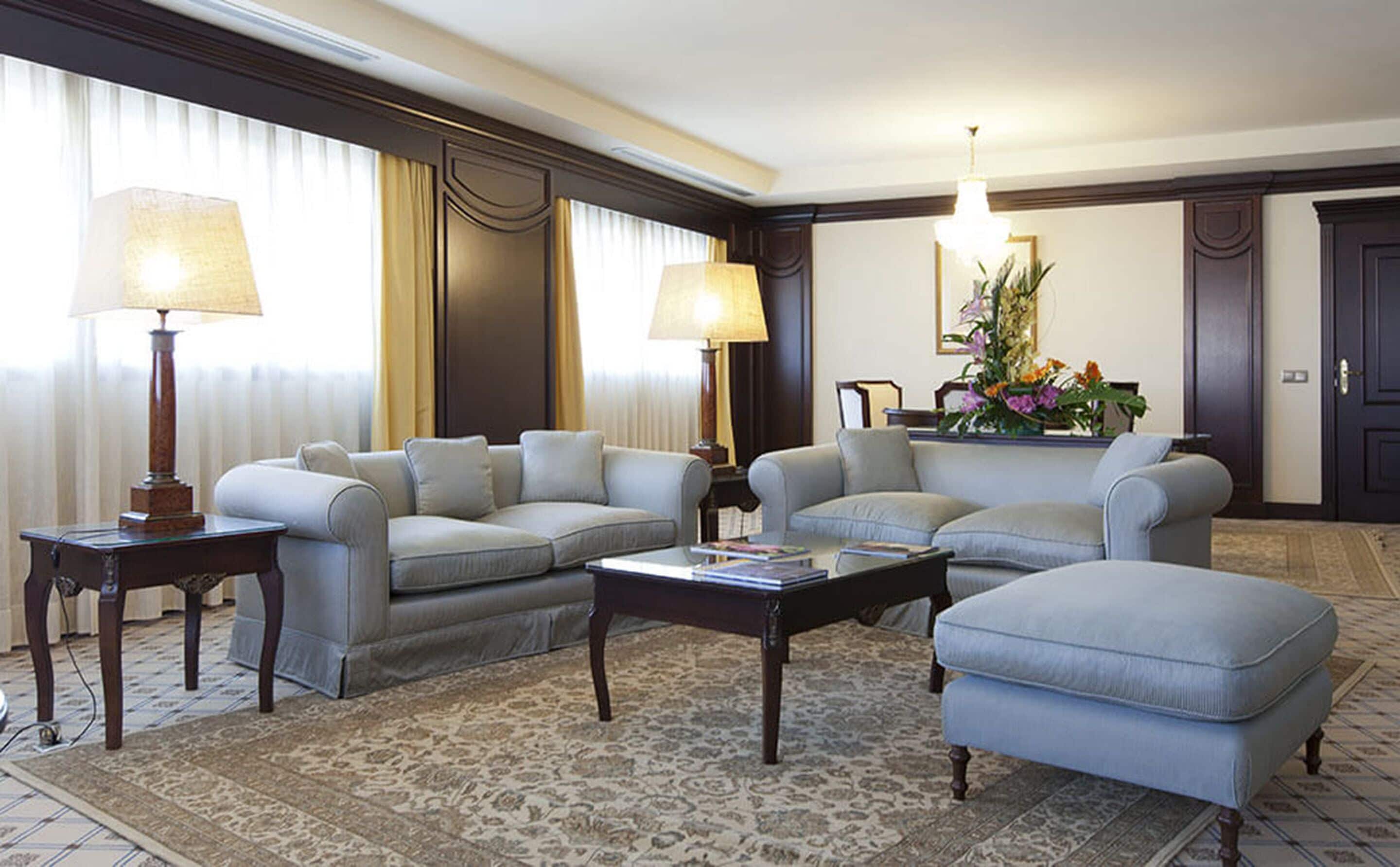 grand suite, hot tub (jacuzzi) | living area | tv