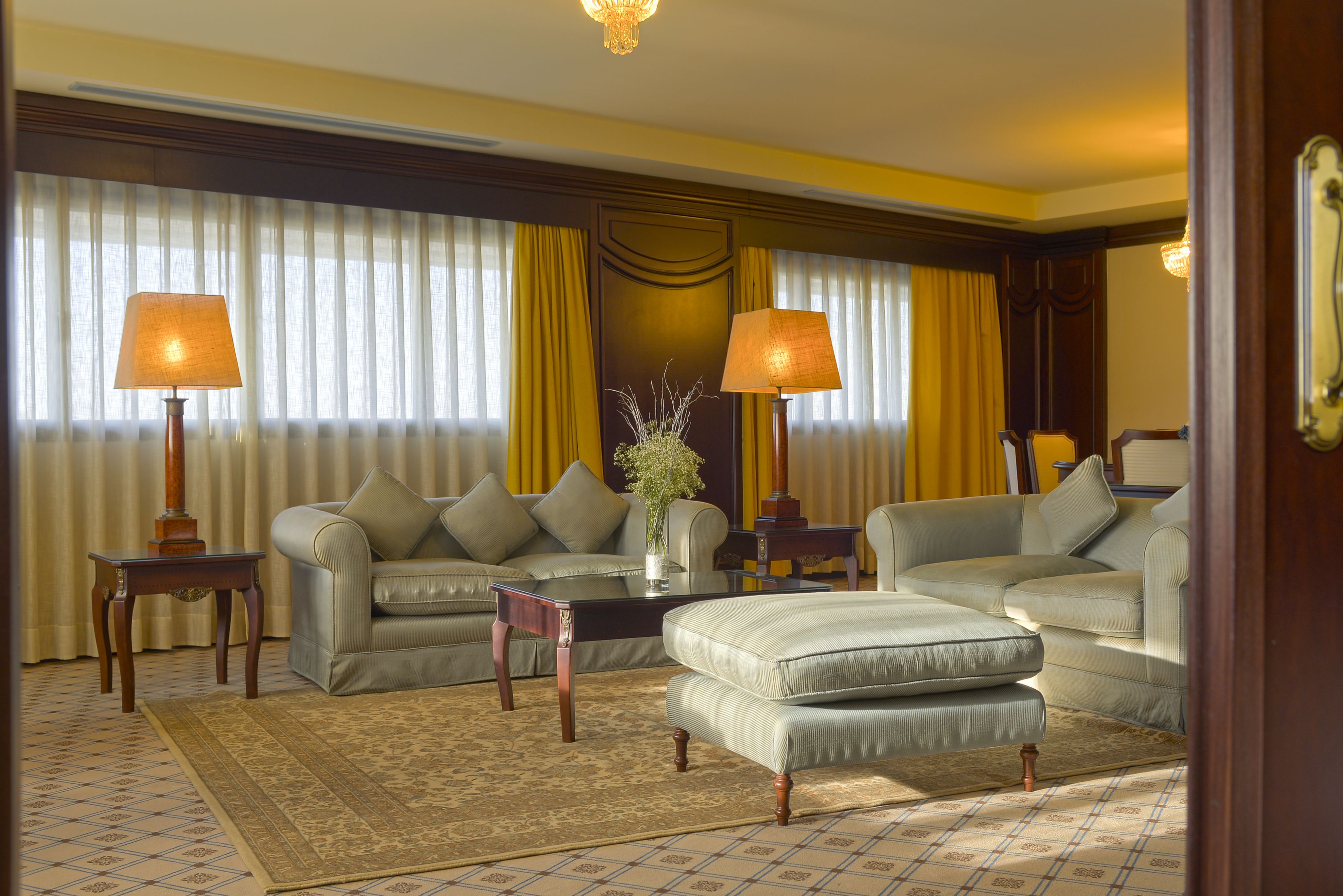 grand suite, hot tub (jacuzzi) | down duvets, minibar, in-room safe, desk