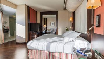 Down comforters, minibar, in-room safe, desk