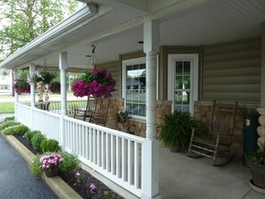 Porch - Hearthstone Inn & Suites (Cedarville)