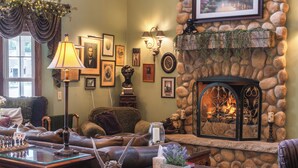 Interior detail - Hearthstone Inn & Suites (Cedarville)