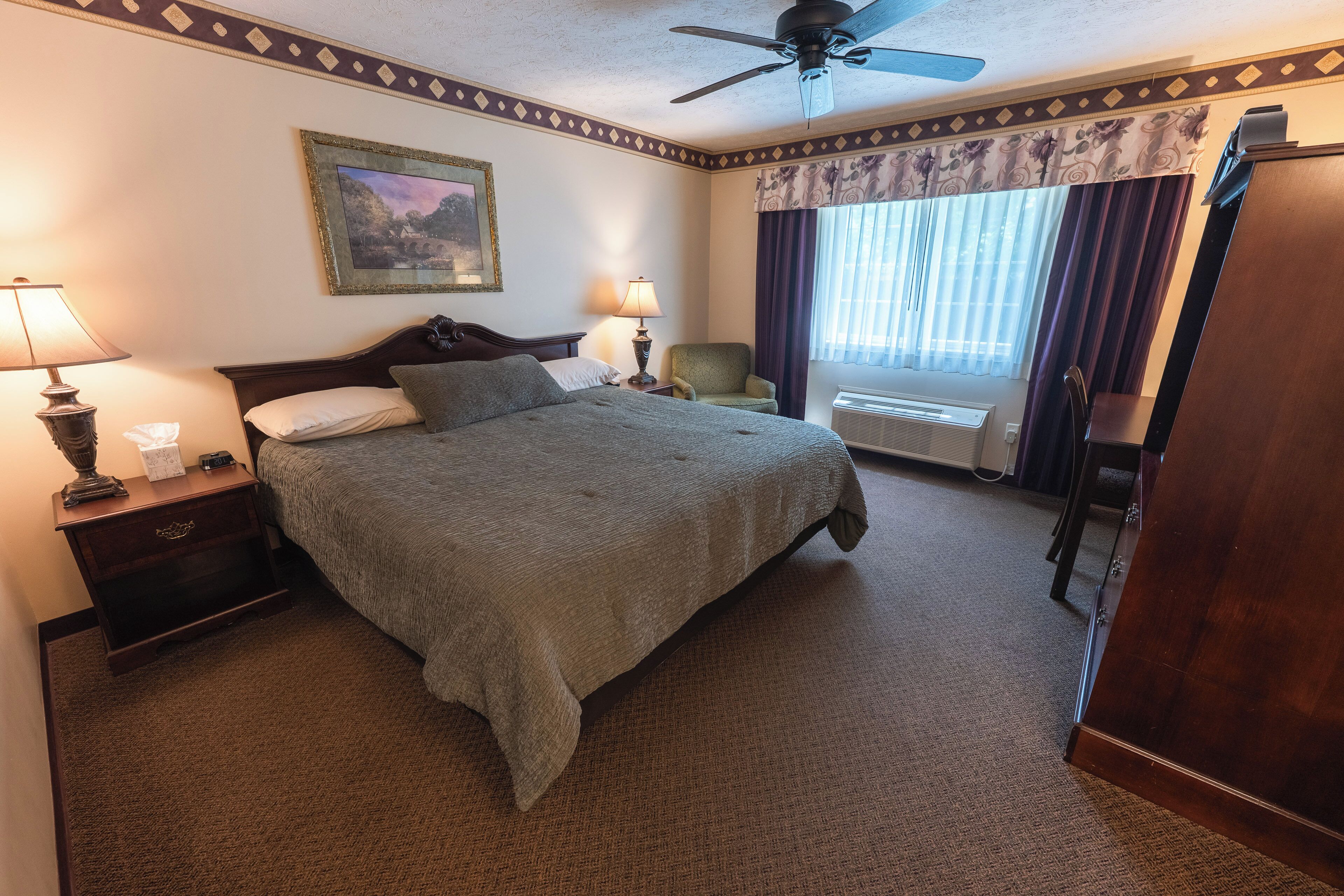 Standard Room, 1 King Bed | Premium bedding, desk, blackout curtains, iron/ironing board