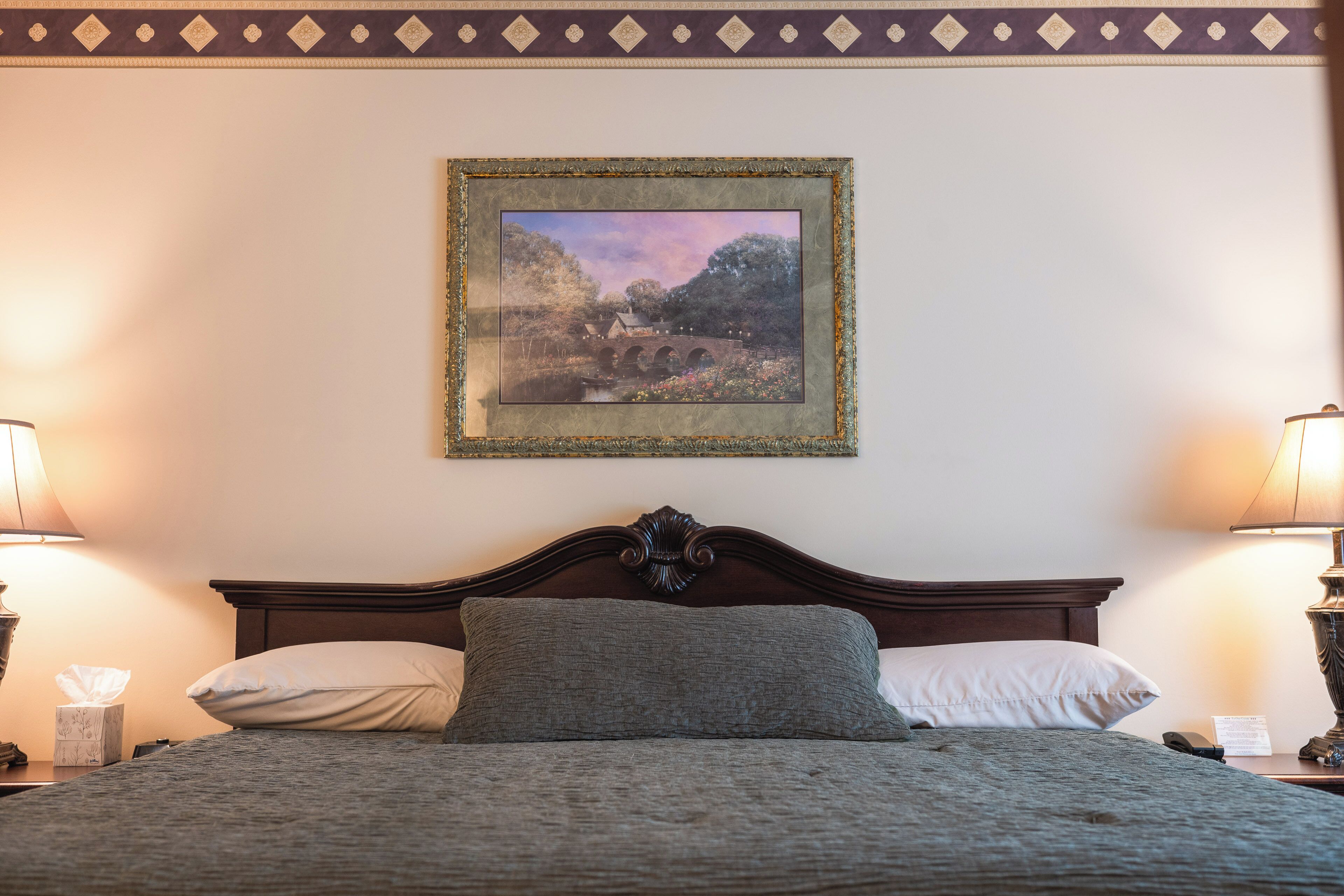Standard Room, 1 King Bed | Premium bedding, desk, blackout drapes, iron/ironing board