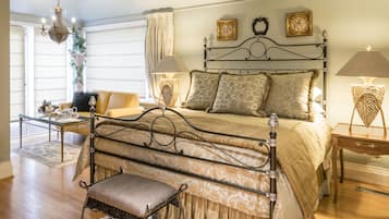 Deluxe Suite, 1 Queen Bed, City Skyline & Ocean View / Balcony & Double Jacuzzi, Fireplace | 1 bedroom, Egyptian cotton sheets, premium bedding, down duvets