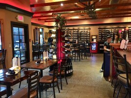 2 restaurants, breakfast served