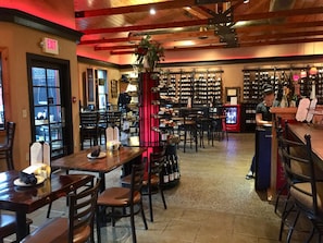 2 restaurantes; se sirven desayunos