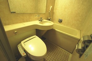 Douche, articles de toilette gratuits, sèche-cheveux, chaussons
