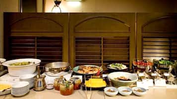 Daily buffet breakfast (JPY 1100 per person)