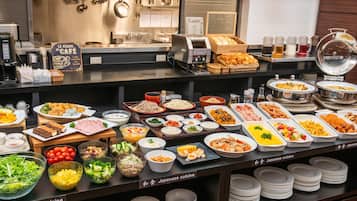 Daily buffet breakfast (JPY 1760 per person)