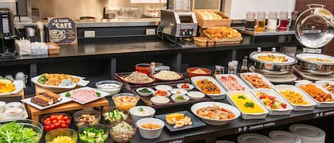 Daily buffet breakfast (JPY 1760 per person)