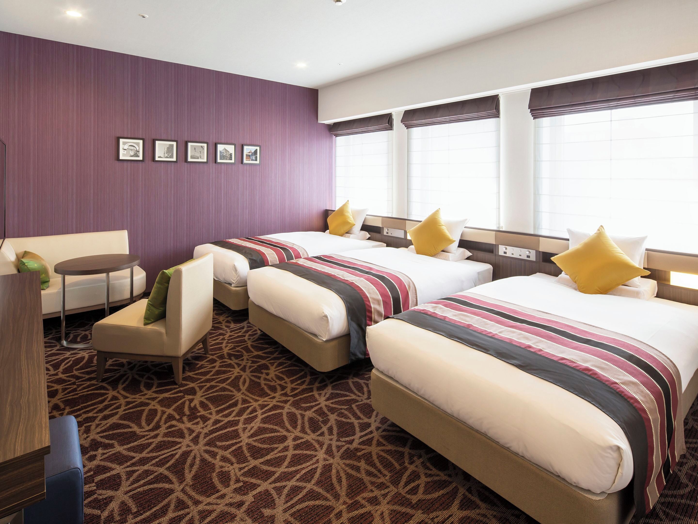 고급 침구, 오리/거위털 이불, 책상, 암막 커튼