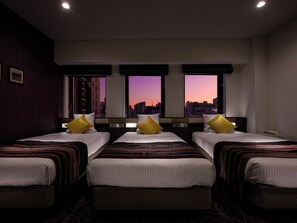 Premium bedding, down comforters, desk, blackout drapes - HOTEL MYSTAYS Ueno East (Tokyo)