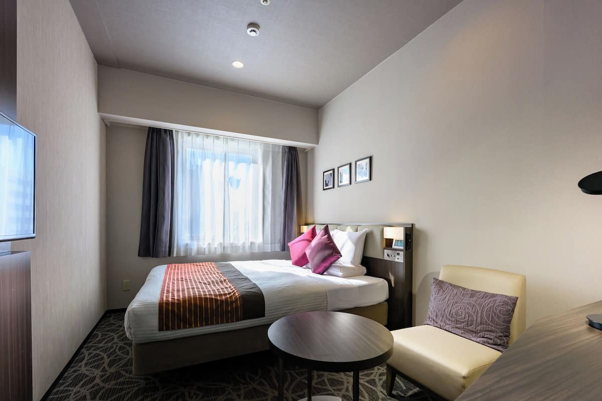 Premium bedding, down comforters, desk, blackout drapes