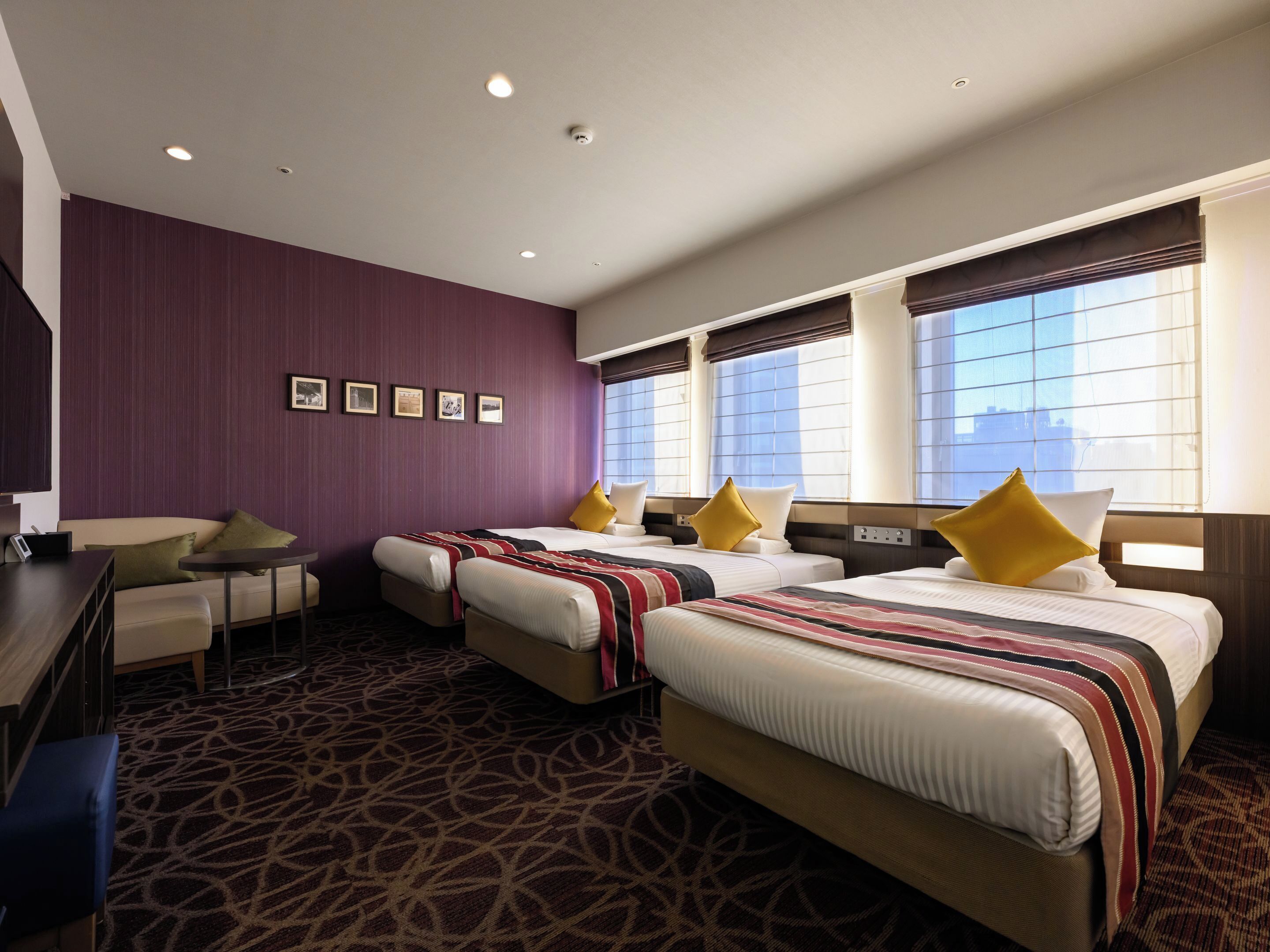 고급 침구, 오리/거위털 이불, 책상, 암막 커튼