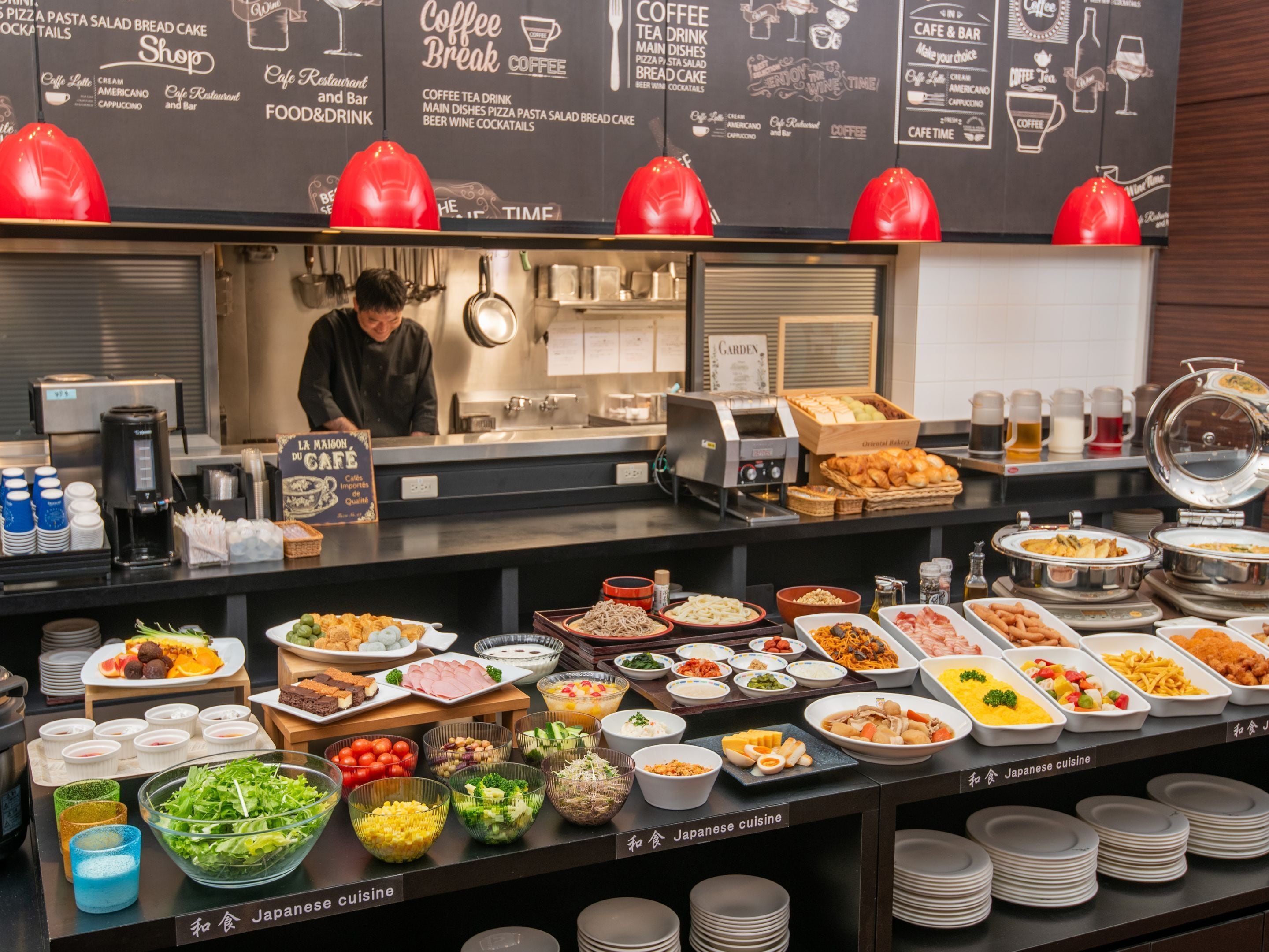 Daily buffet breakfast (JPY 1760 per person)