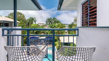 Studio Suite, 1 kamar tidur, pemandangan kolam renang | Pemandangan dari kamar