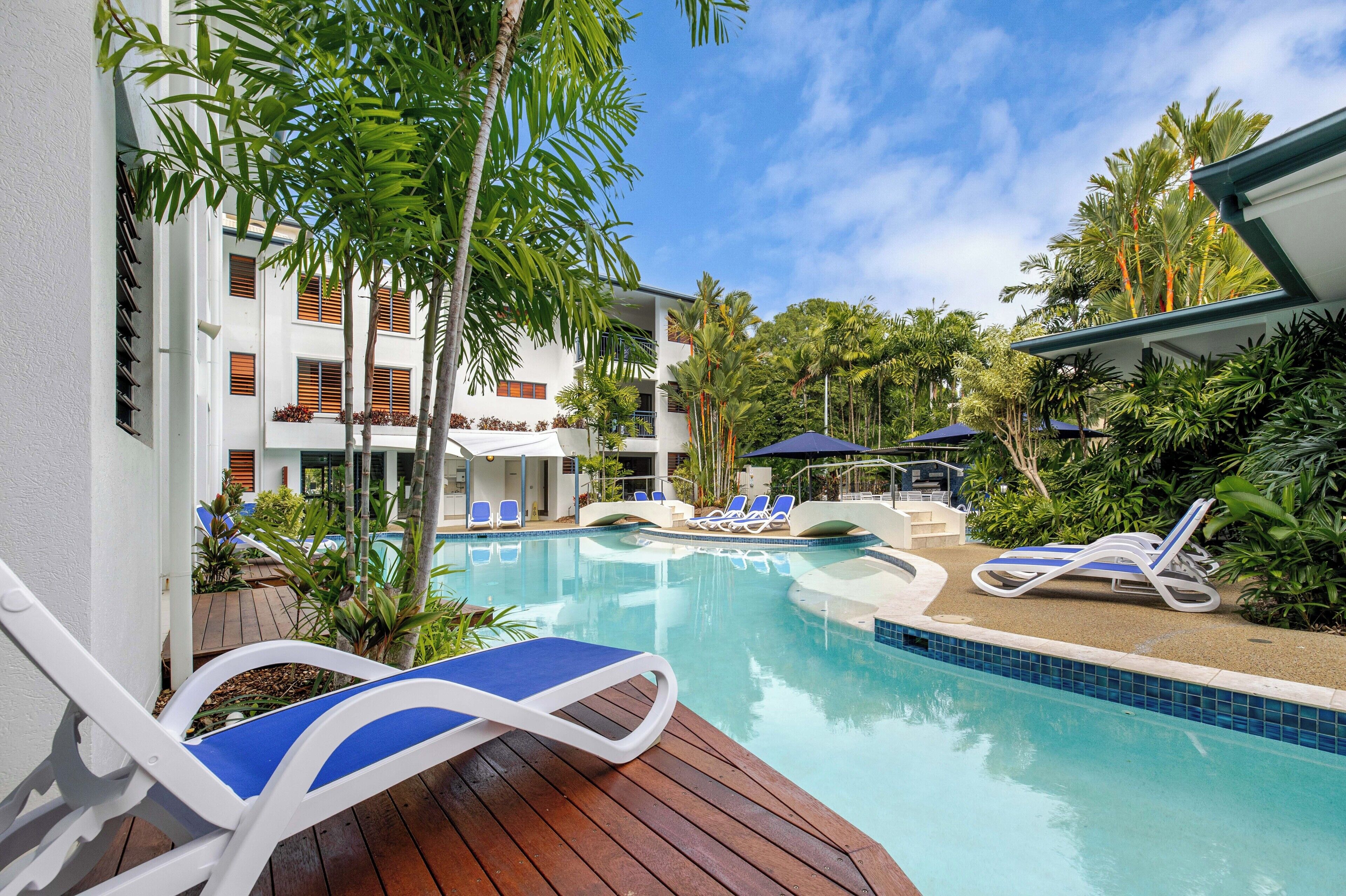 Outdoor pool, sun loungers