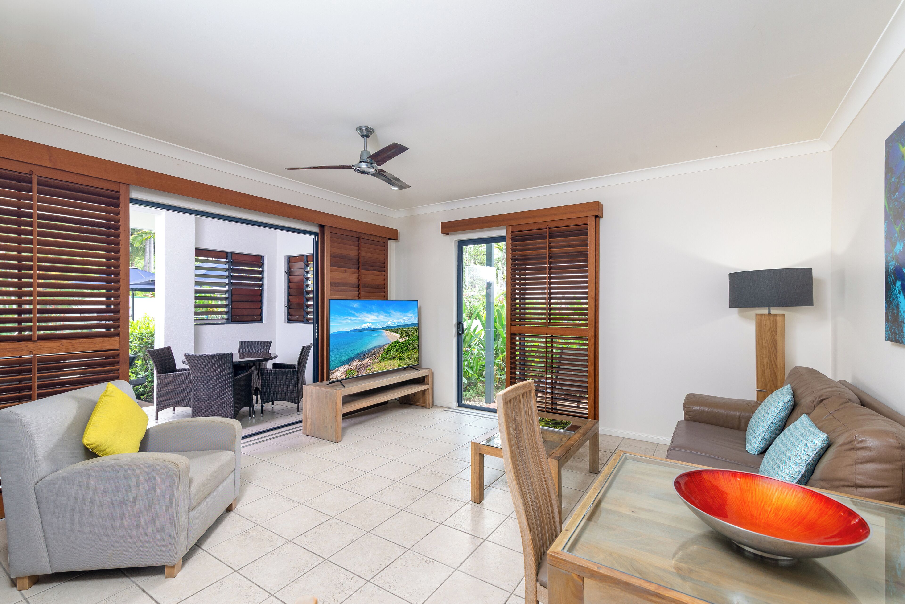1 Bedroom Pool Entry | Living area