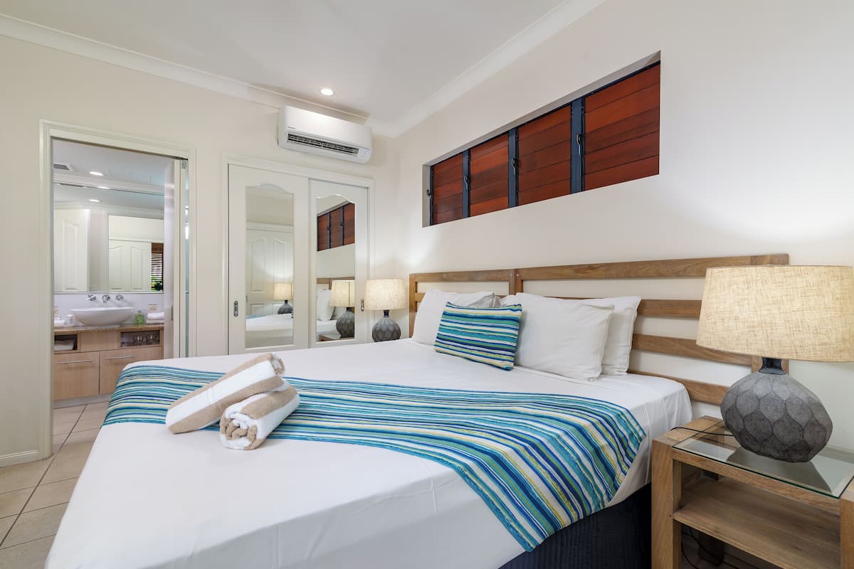 1 Bedroom Pool Entry | 1 bedroom, in-room safe, individually decorated, individually furnished