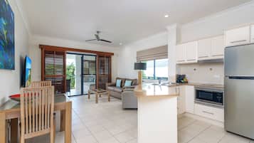 Appartamento, 1 camera da letto, vista piscina (Adult Only) | Cucina privata | Frigorifero, microonde, bollitore elettrico