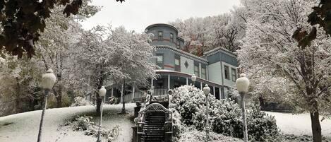 المنشأة من الخارج