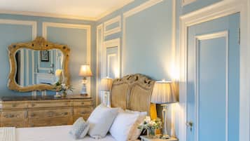 Room (Queen room) | Desk, laptop workspace, cots/infant beds, rollaway beds