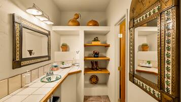 Suite 3 | Salle de bain | Articles de toilette de luxe, sĂšche-cheveux, serviettes fournies