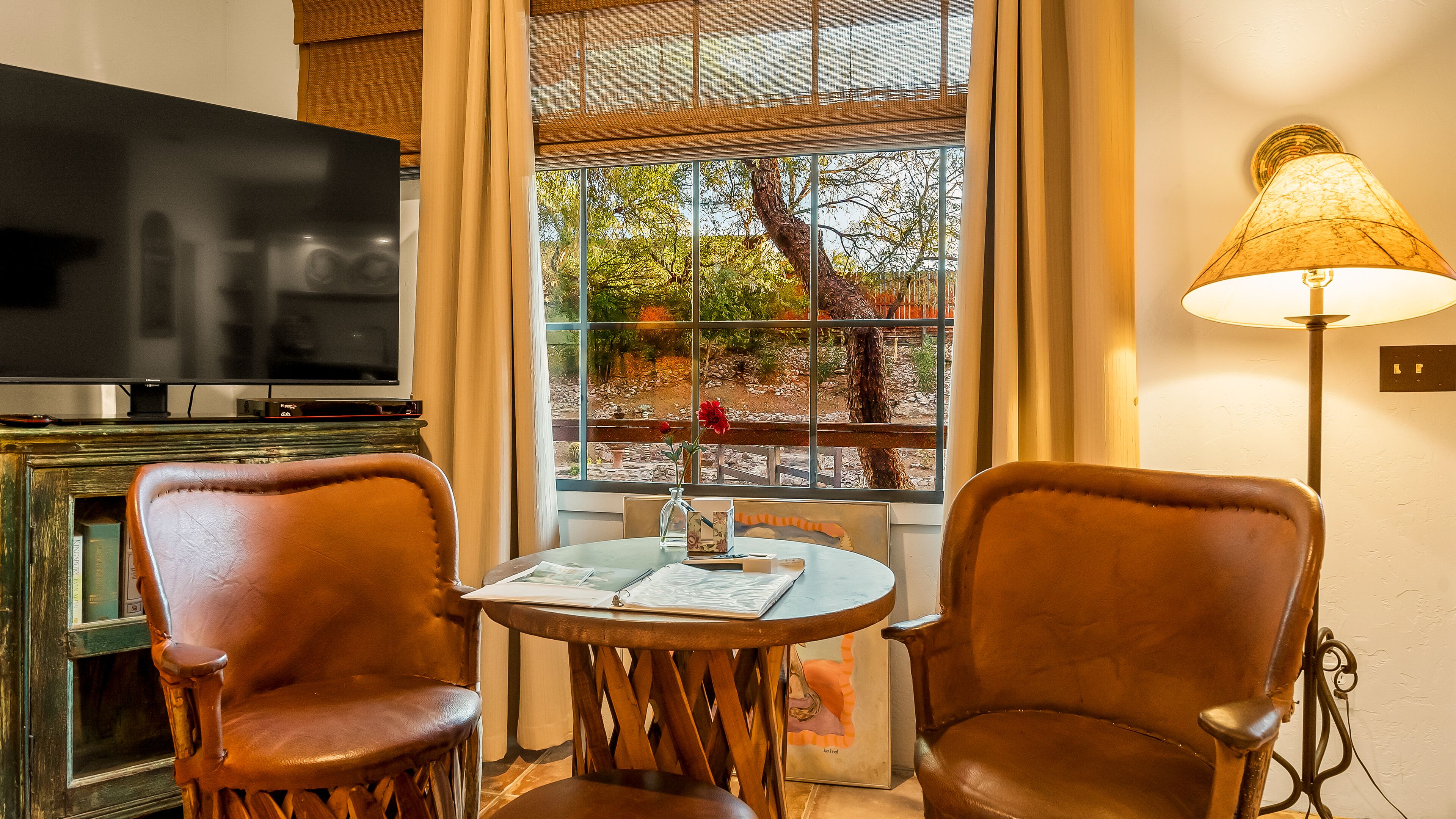 Suite 3 | Premium bedding, pillowtop beds, individually furnished, blackout drapes