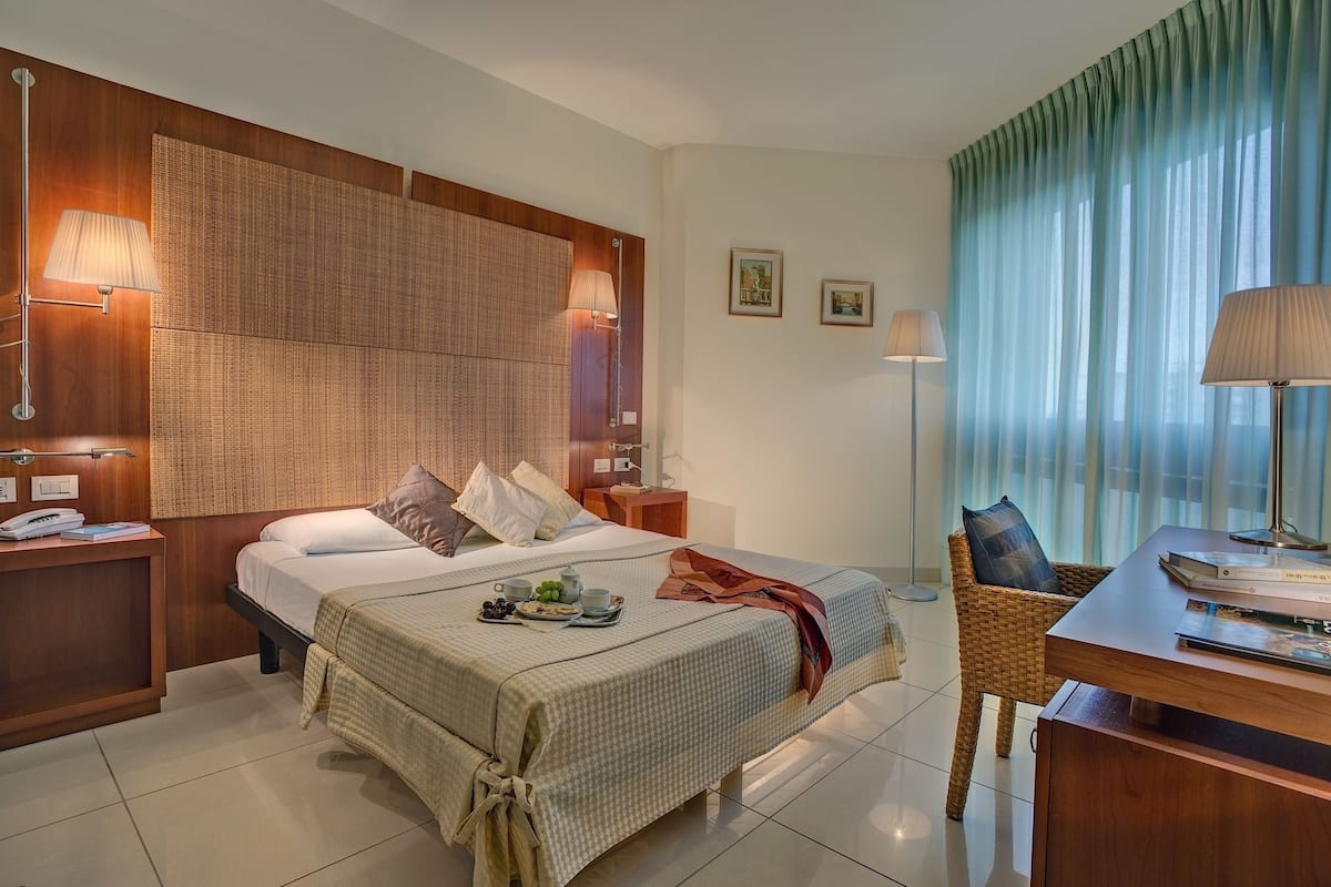 Phòng đôi hoặc 2 giường đơn tiện nghi đơn giản, quang cảnh biển | Minibar, két bảo mật tại phòng, bàn, phòng cách âm 