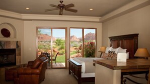Luxury Studio, Kitchenette | Premium bedding, pillowtop beds, desk, laptop workspace