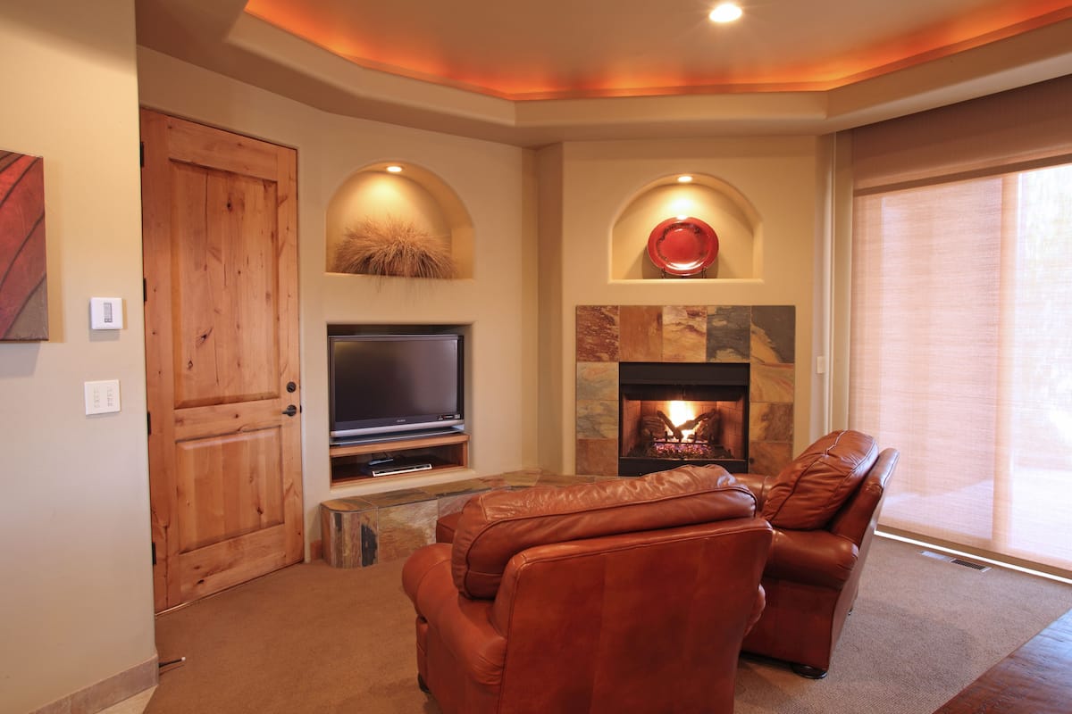 Luxury Studio, Kitchenette | Living area | 50-inch LED TV with cable channels, TV, fireplace