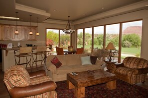 Premium bedding, pillowtop beds, individually decorated - The Inn At Entrada (St. George)