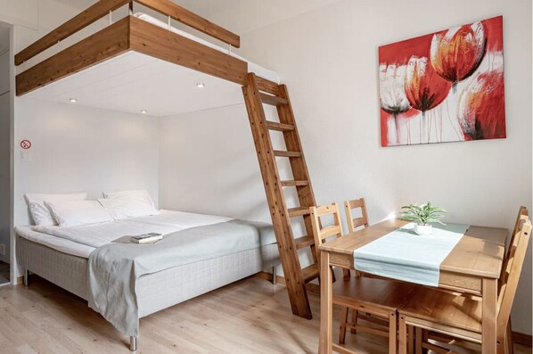 Family Studio, Kitchenette