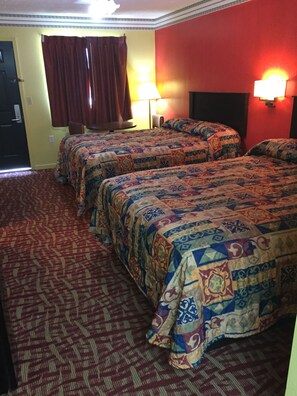 Habitació clàssica, 2 llits de matrimoni, no fumadors | Cortines opaques, wifi gratuïta i roba de llit 