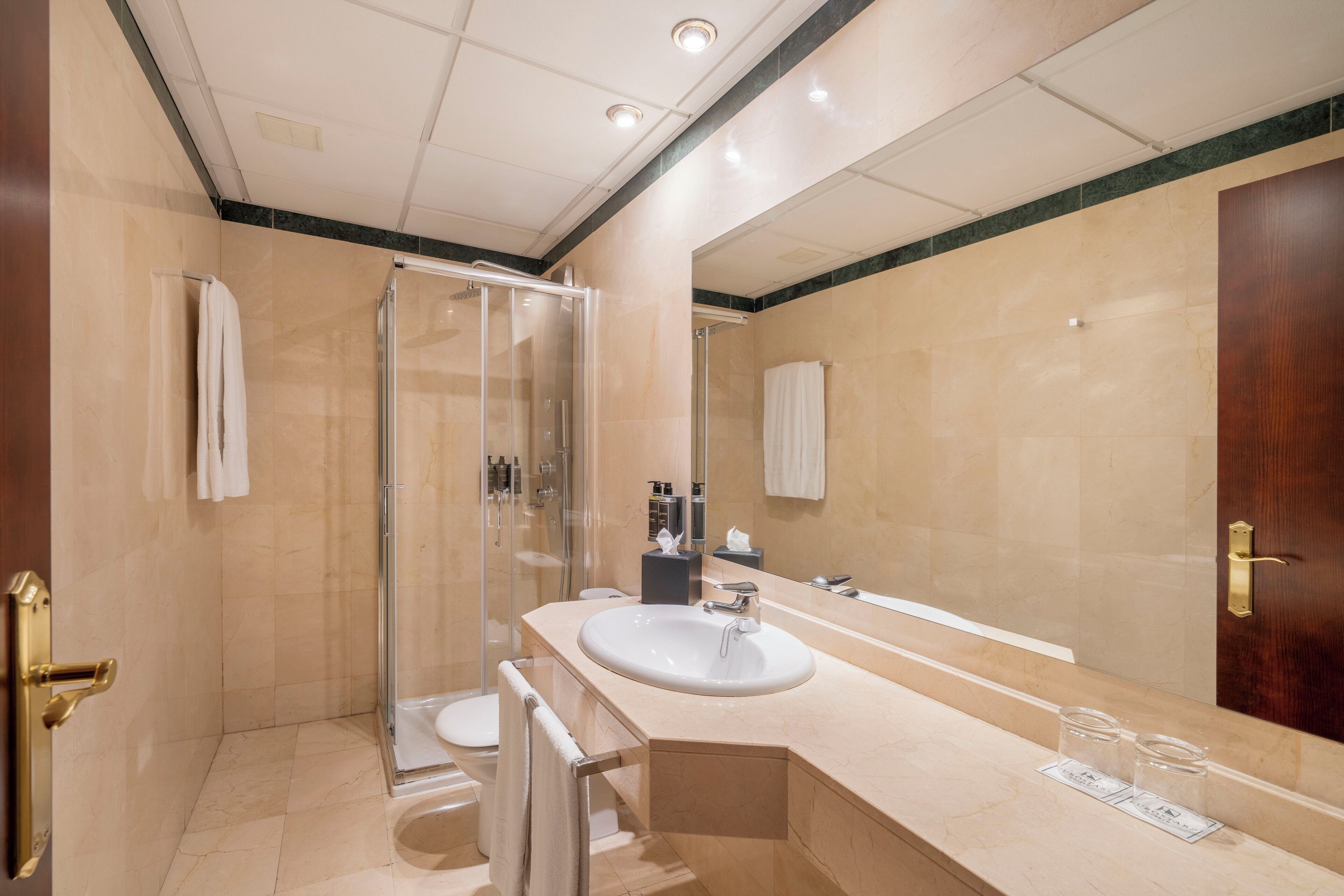 single room, 1 double bed | bathroom | shower, eco-friendly toiletries, hair dryer, towels