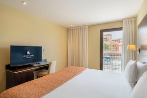 Quarto triplo | 1 quarto, frigobar, cofres nos quartos, escrivaninha