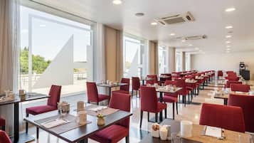 Daily buffet breakfast for a fee