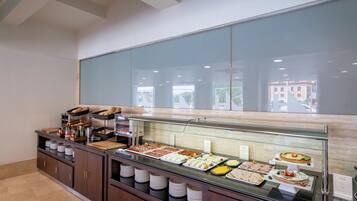 Café da manhã com buffet todos os dias mediante uma taxa
